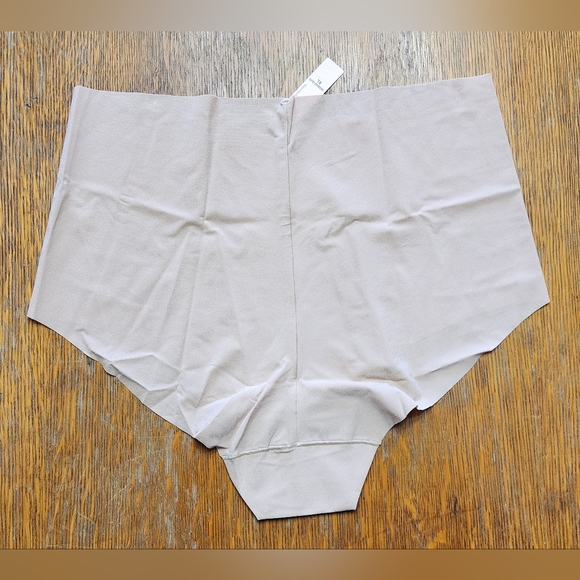 NWT Victoria's Secret No-Show Cheeky Panties - Picture 2 of 4